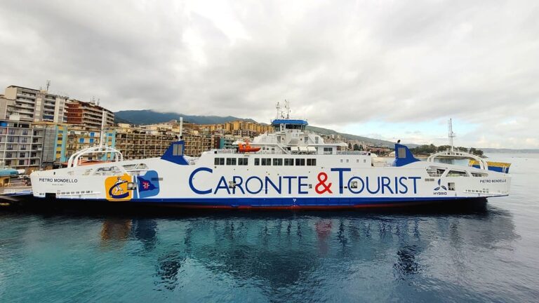 nave pietro mondello caronte e tourist - stretto di messina